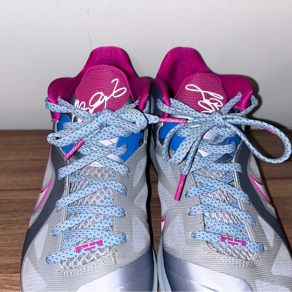 Nike Lebron 9 Low Fireberry Men’s size 10.5 510811–002 Grey Pink Blue Shoes